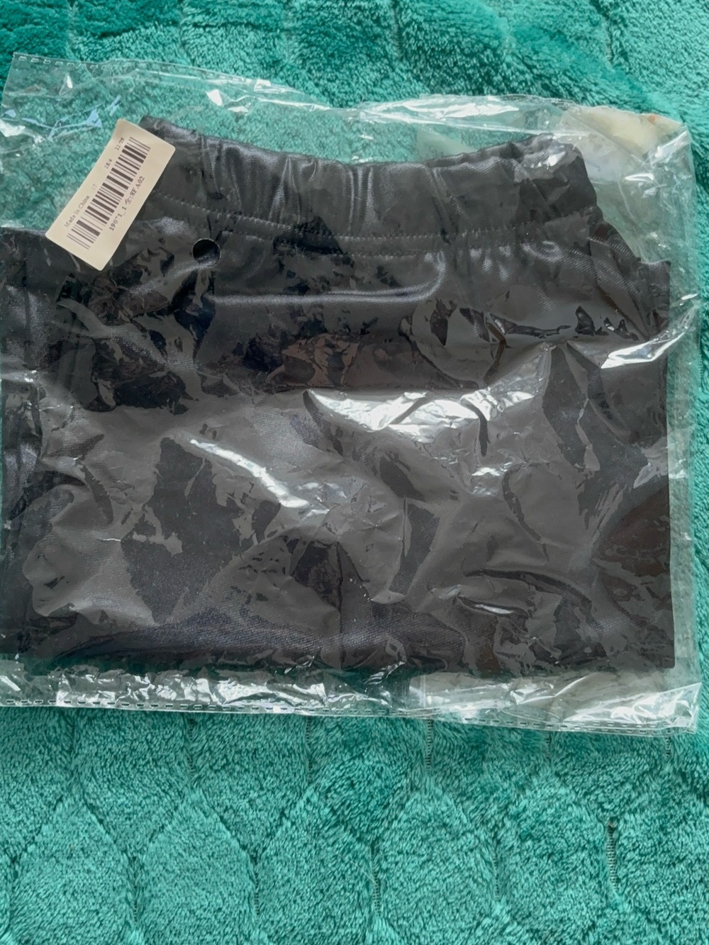 Black Faux Leather Mini Skirt Y2K Wet Metallic Look - Picture 3 of 4
